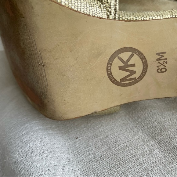 Michael Kors solid gold heels, size 7, leather upper - Picture 8 of 8